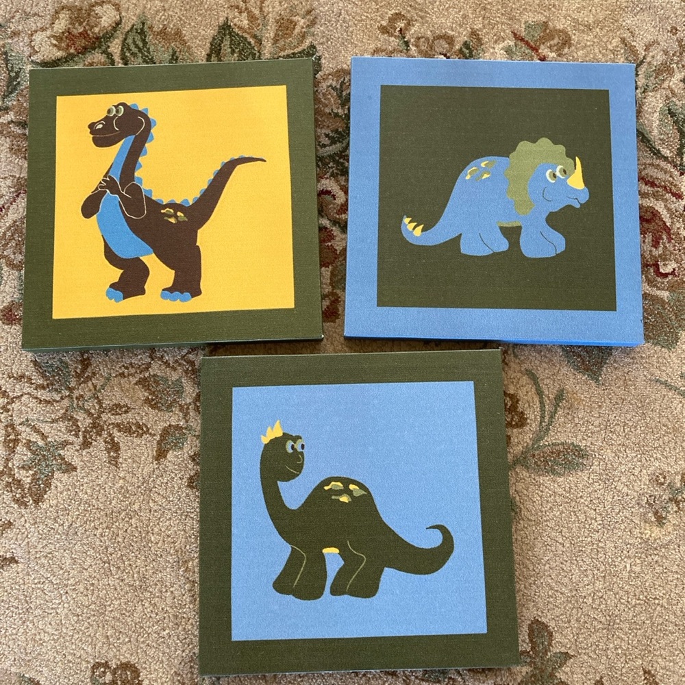Set of 3 dinosaur canvases. Great condition. Easy to hang with nail. Pictures